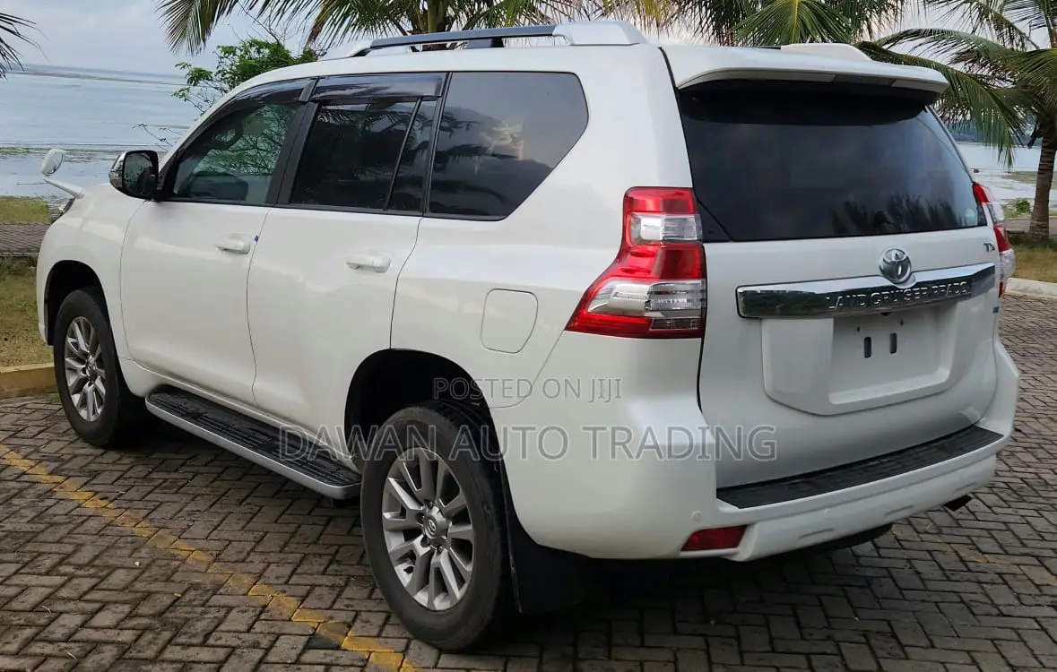Toyota Land Cruiser Prado 2017 White