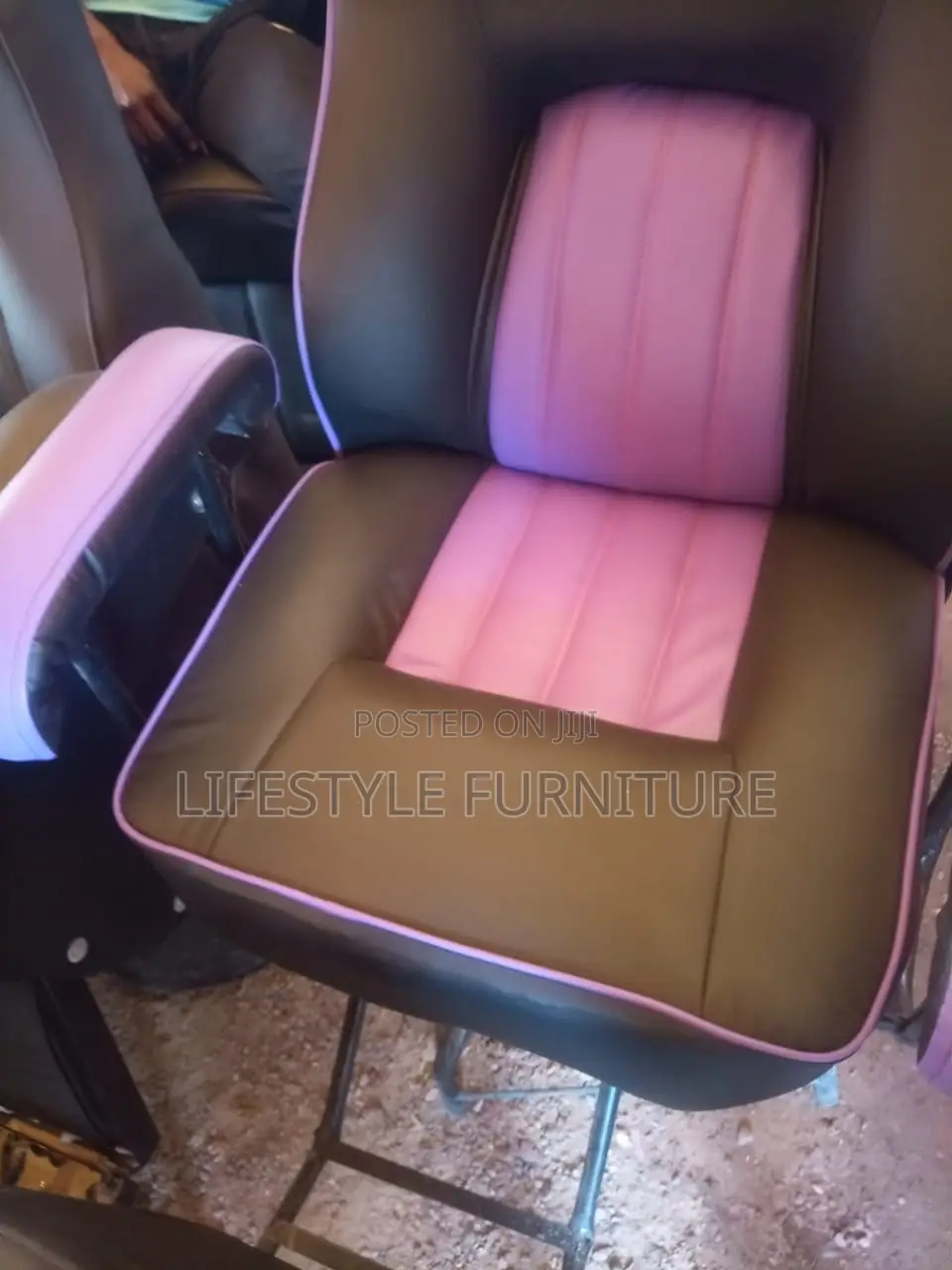 Kinyozi Chairs