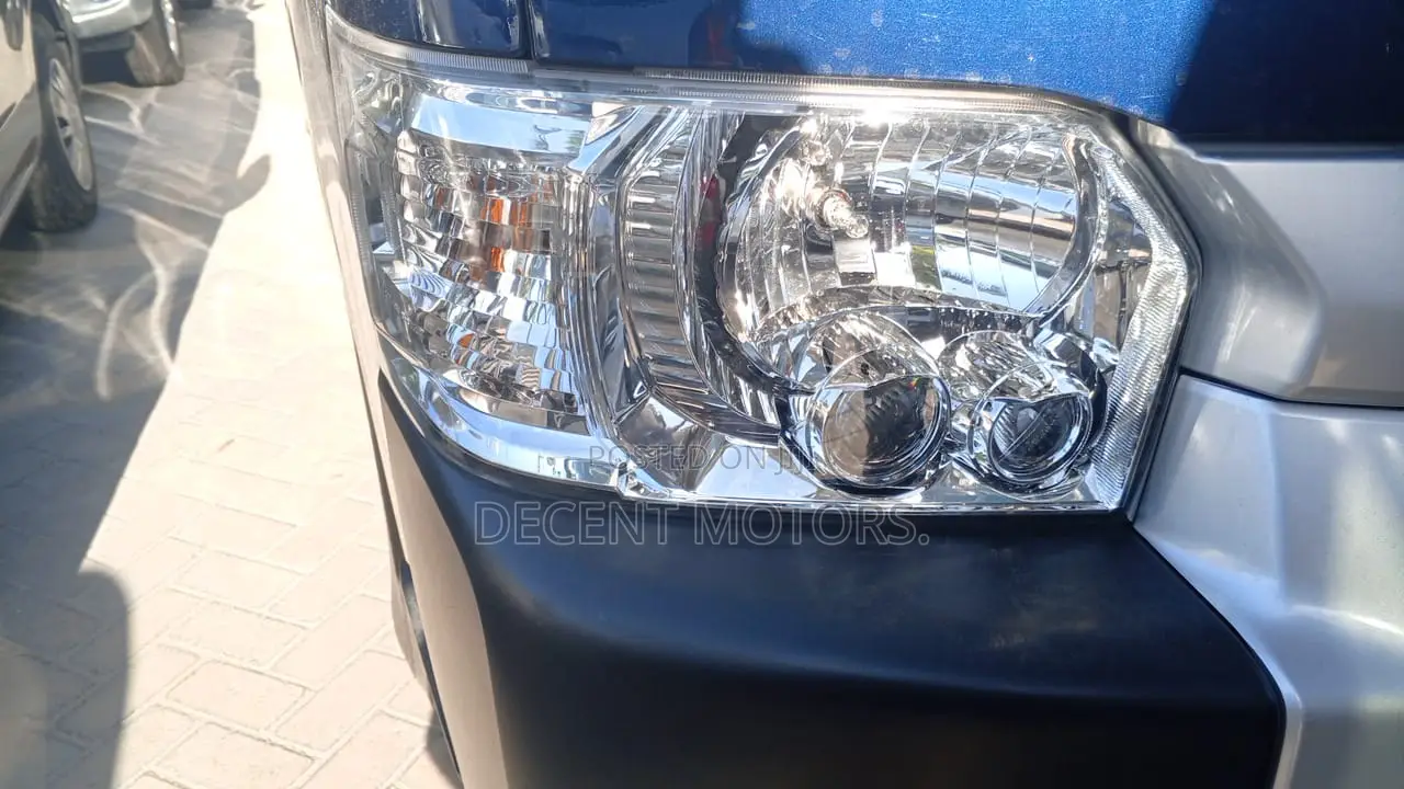 Toyota HiAce 2018 Blue