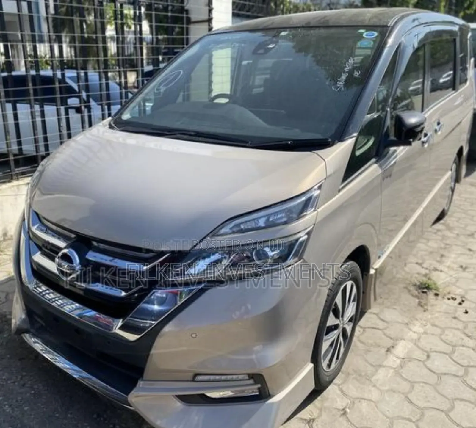 Nissan Serena 2018 Beige