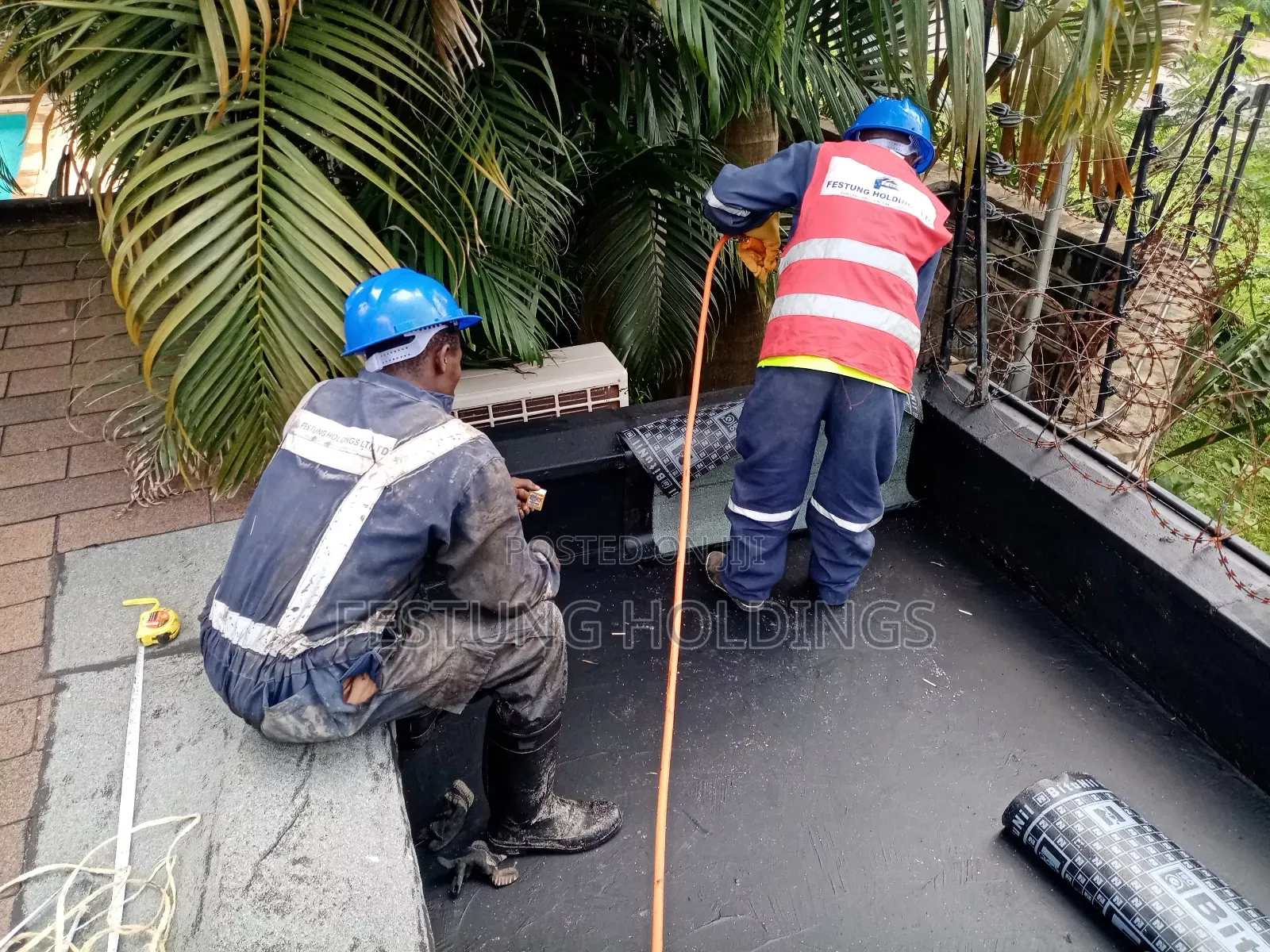 App Membrane Laying on Flat Roofs
