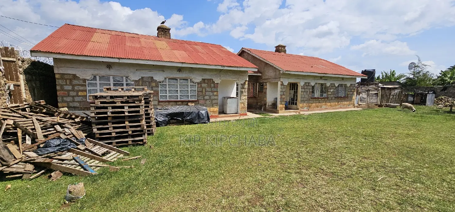8bdrm Bungalow in Kimumu for sale
