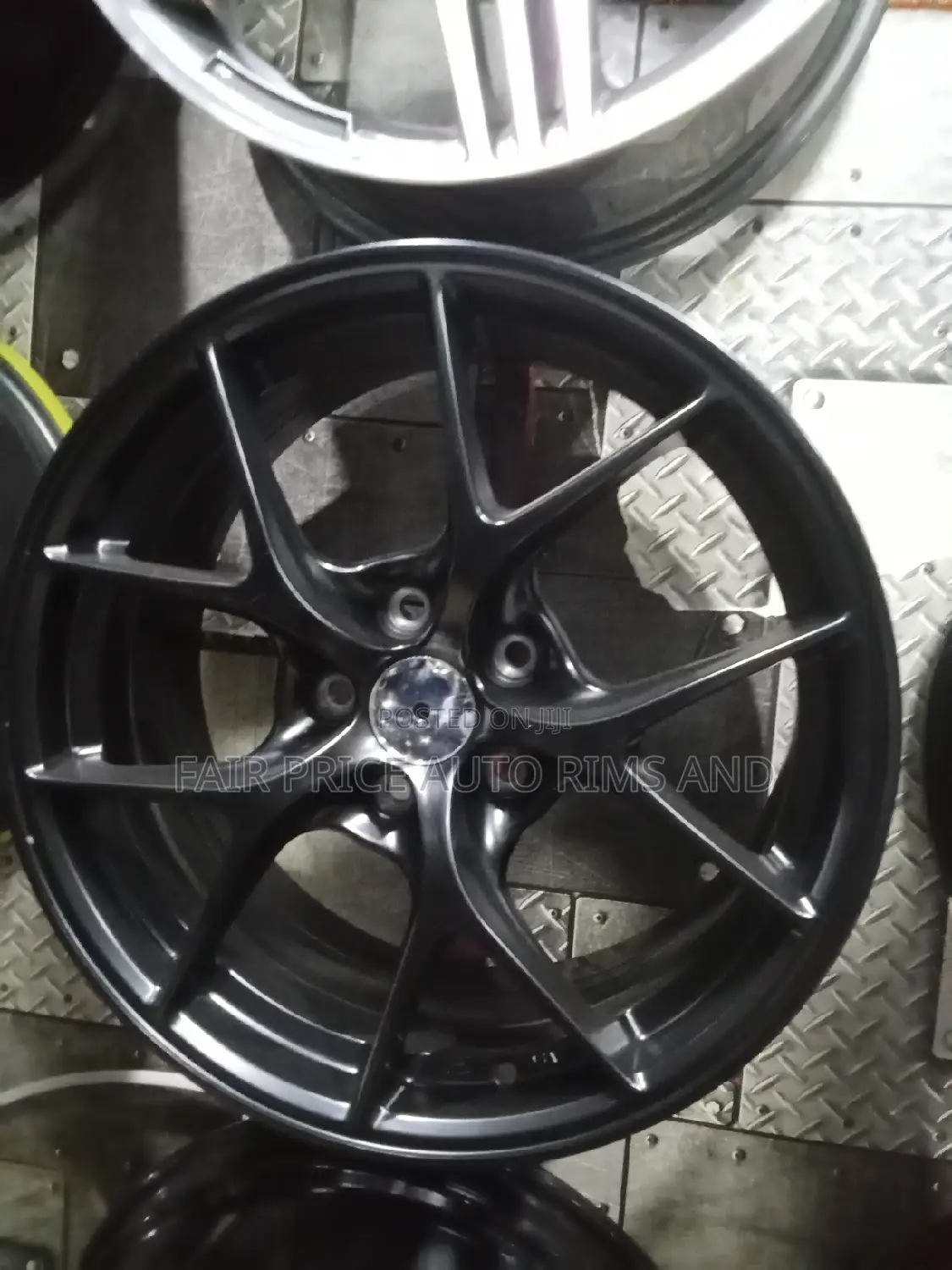 Sports Rims and Tyres Black Size 17s