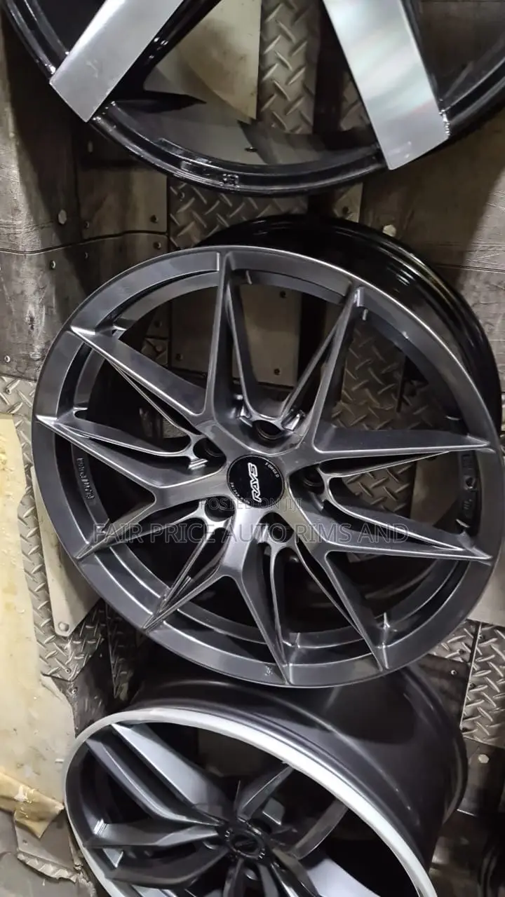 Sports Rims and Tyres Black Size 17s