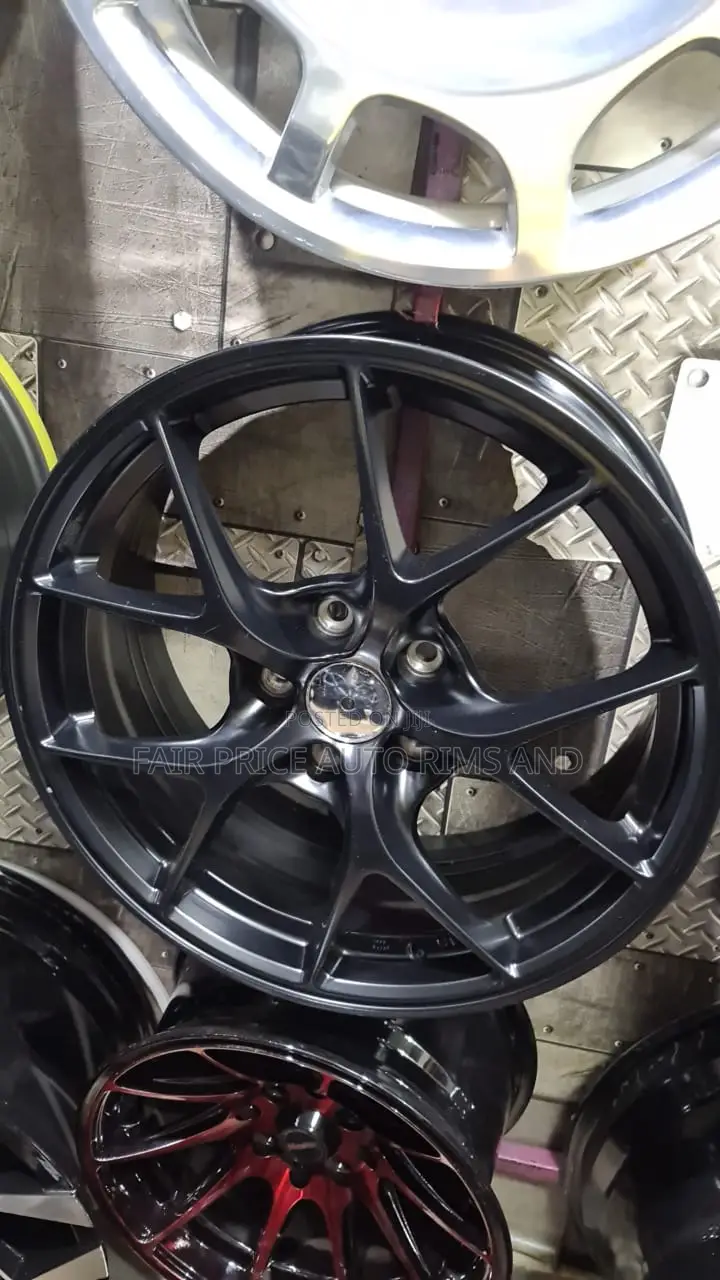 Sports Rims and Tyres Black Size 17s