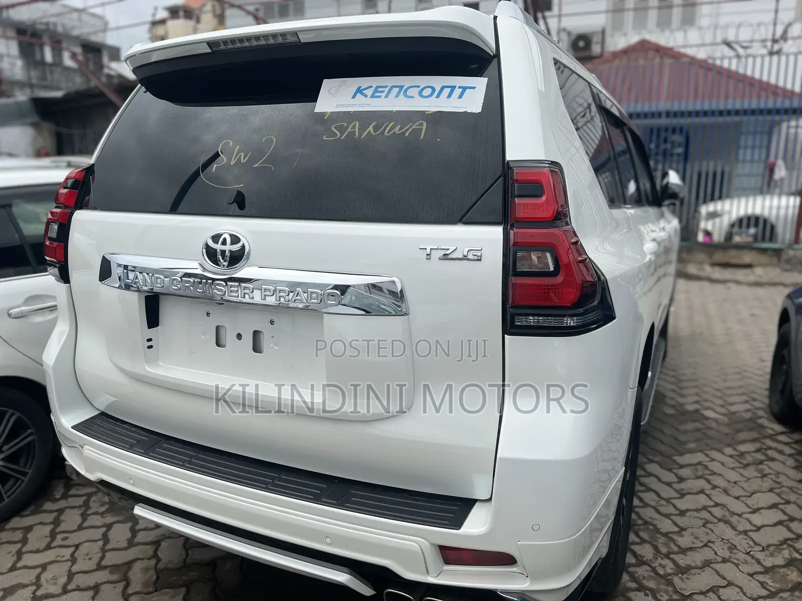 Toyota Land Cruiser 2017 White