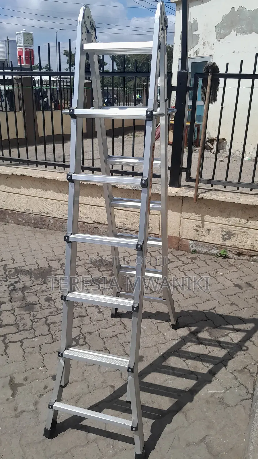 Manual Aluminium 24" Little Giant Ladder
