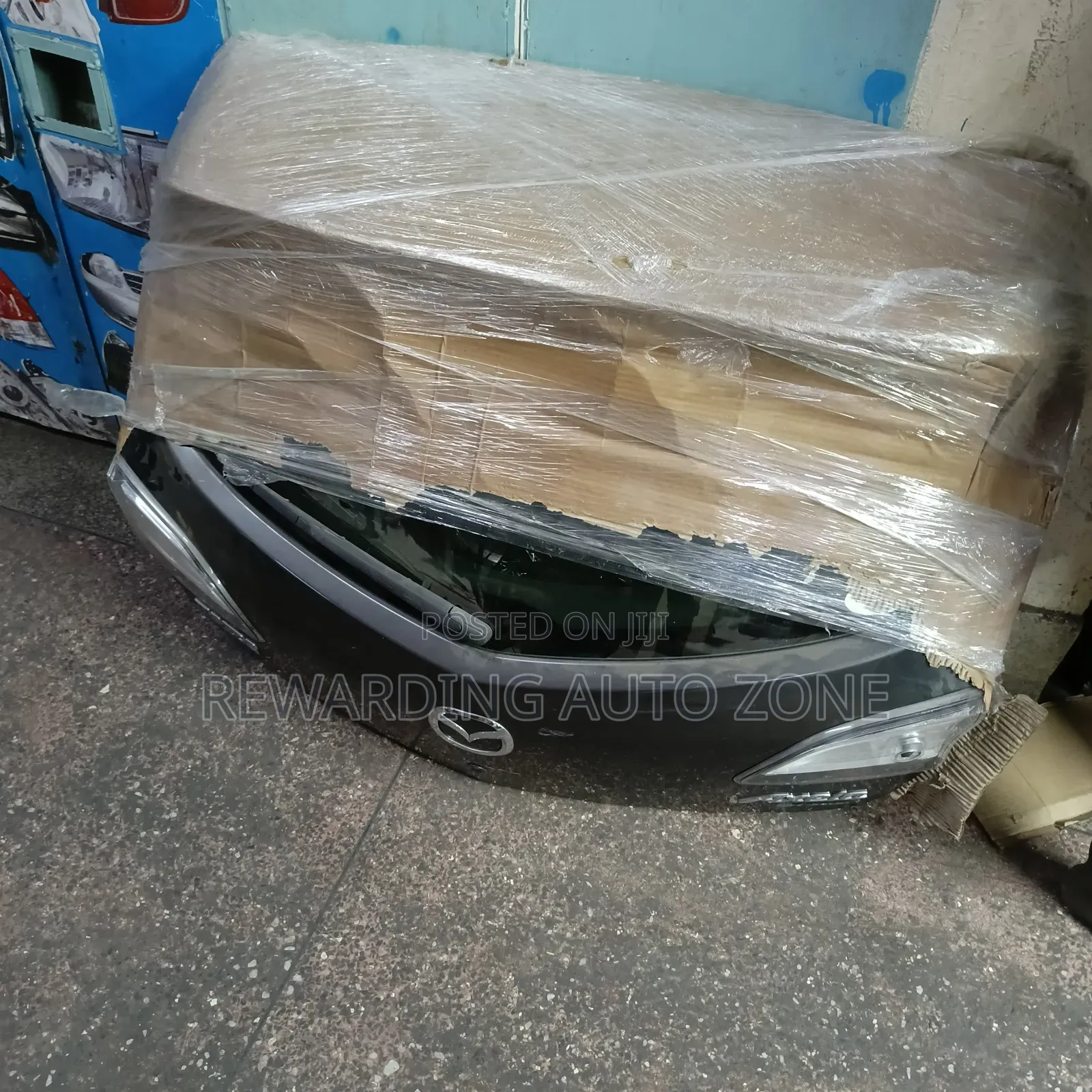 Mazda Axela Tailgate (Boot).