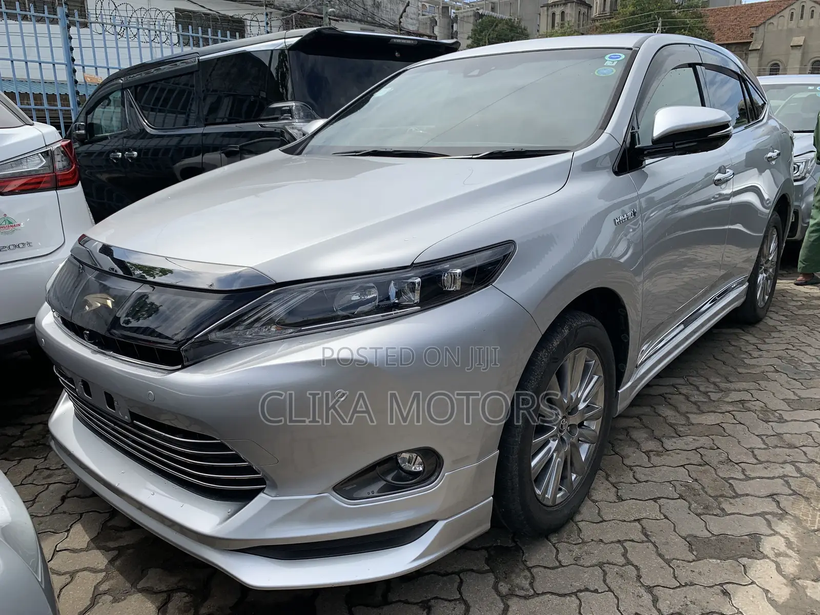 Toyota Harrier 2.5 Hybrid 4WD 2017 Silver