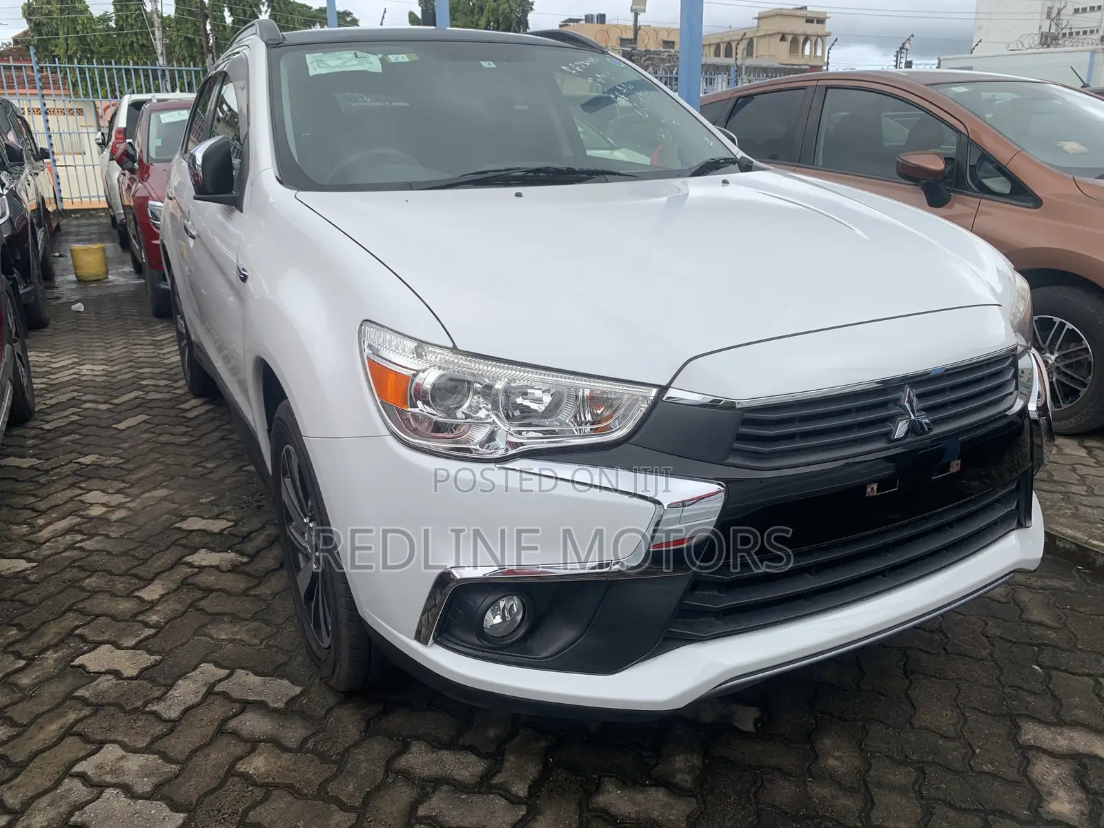 Mitsubishi RVR 2017 Off white