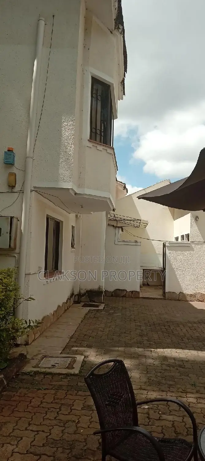 4bdrm Maisonette in Lavington for sale