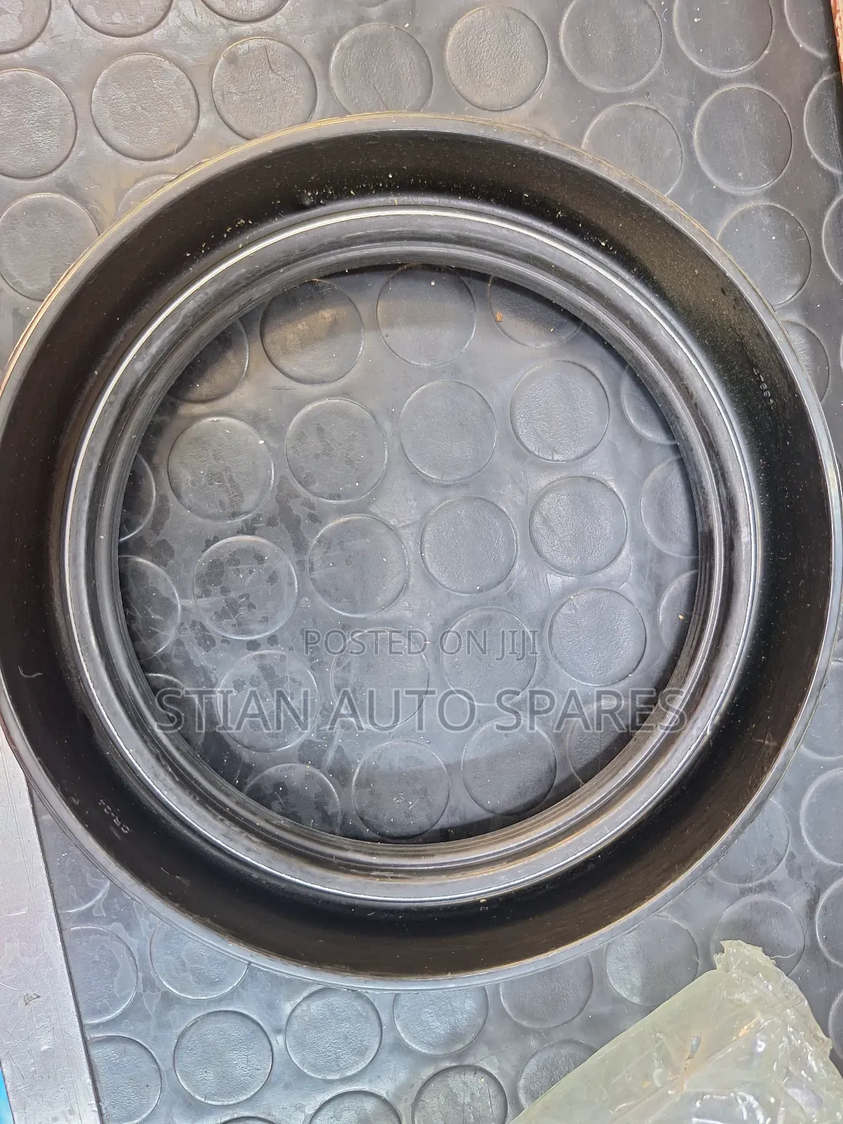 Fuso FI Wheel Hub Seals Front and Rear