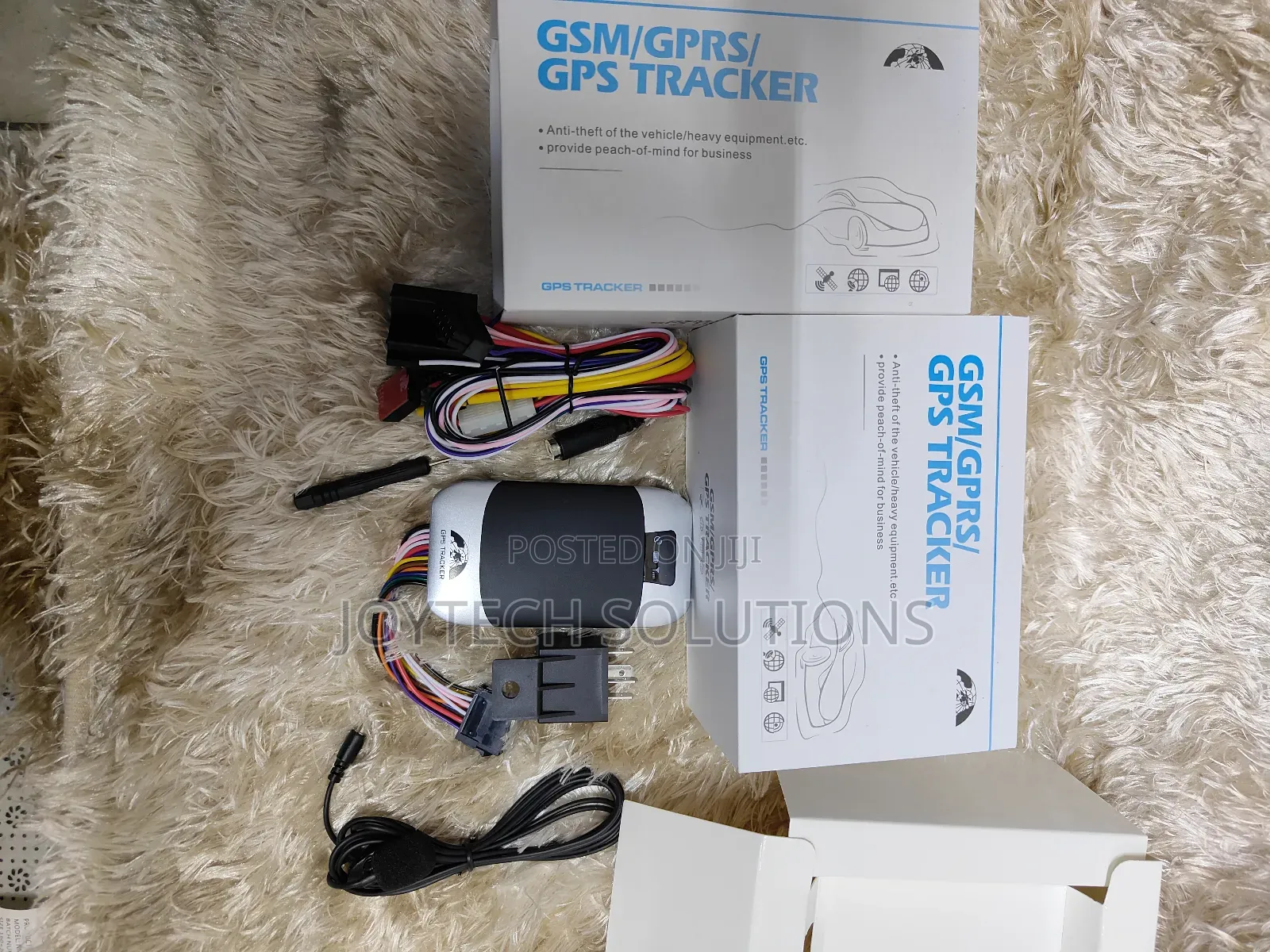 Real Time CAR GPRS TRACKER. Accurate GSM Tracker