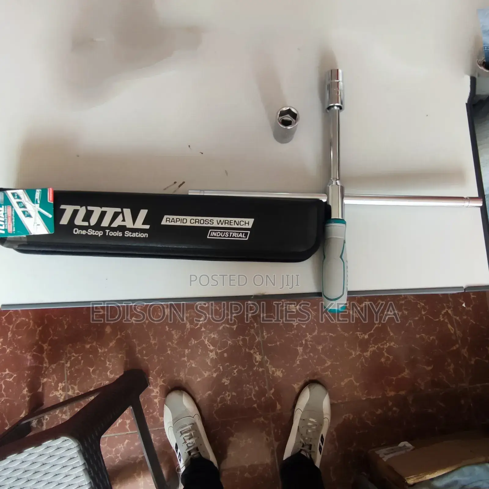 TOTAL RAPID CROSS WRENCH 16" Lug Nut Wrench Wheel Opener