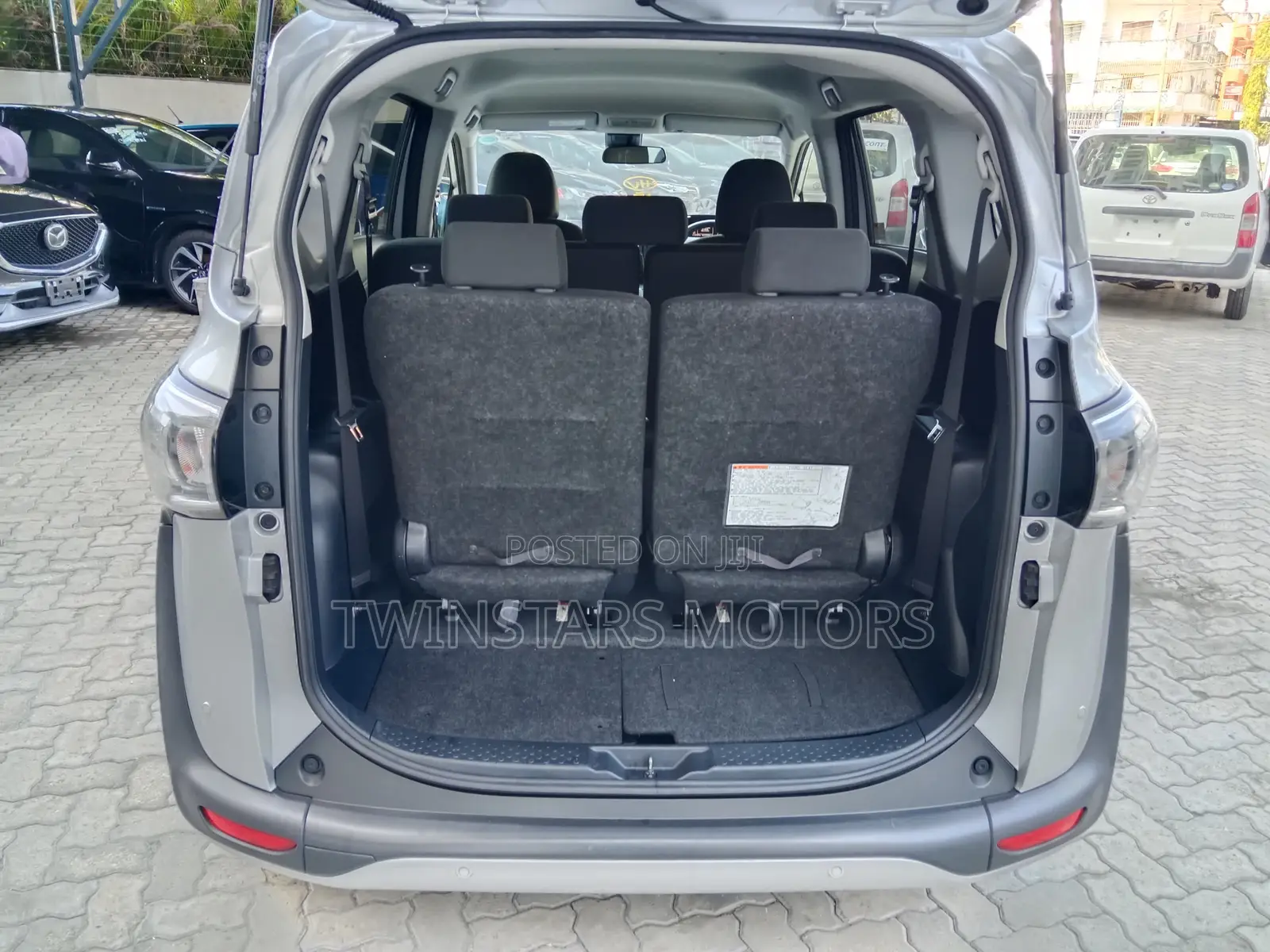 Toyota Sienta 1.5 Hybrid FWD (6-seater) 2019 Silver
