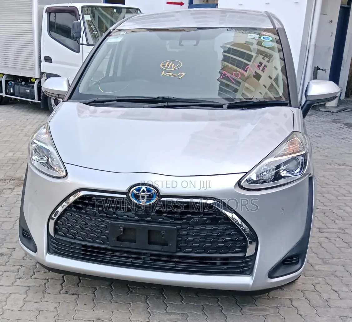 Toyota Sienta 1.5 Hybrid FWD (6-seater) 2019 Silver
