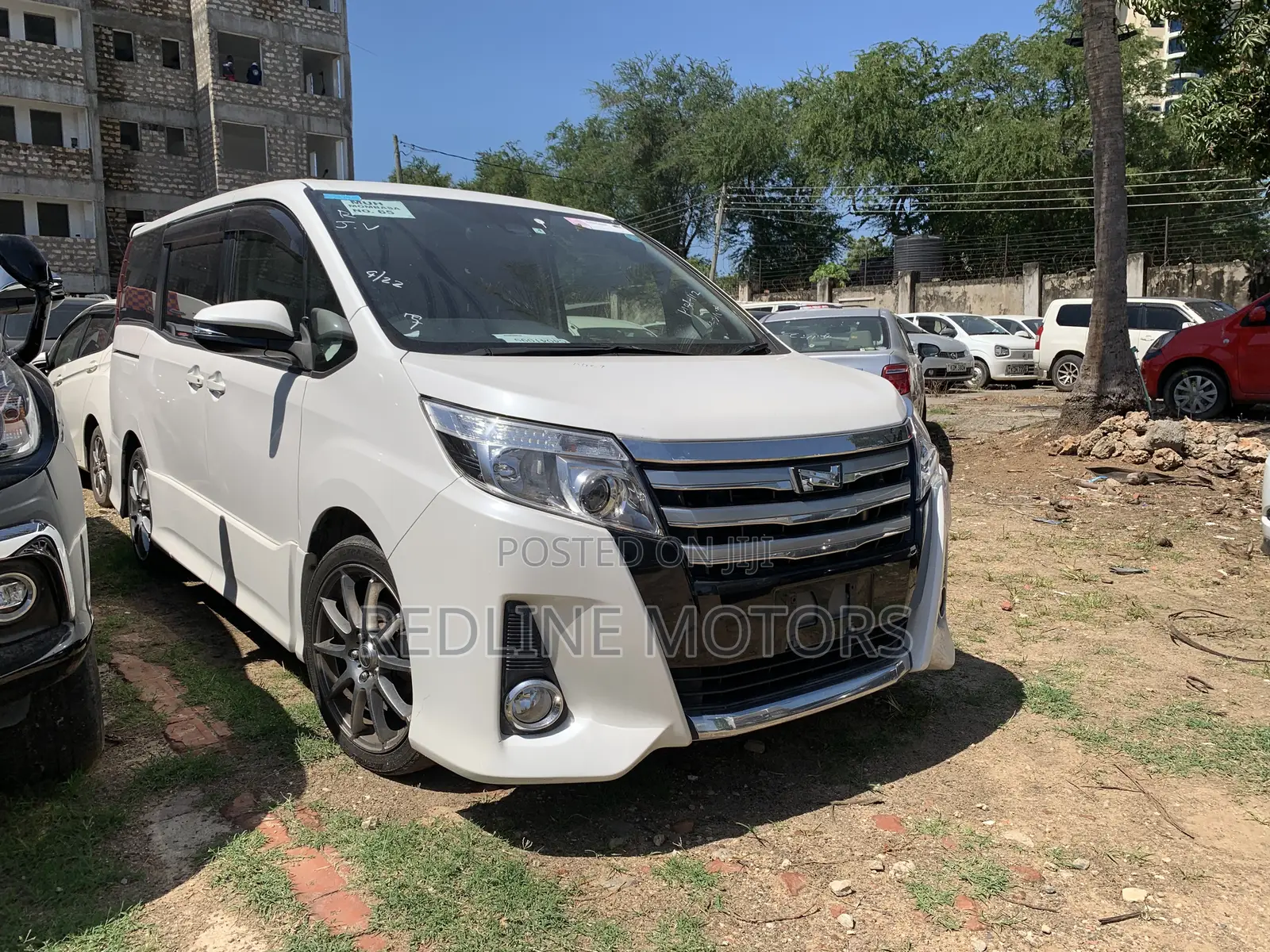Toyota Noah 2.0 FWD (7 Seater) 2017 Pearl