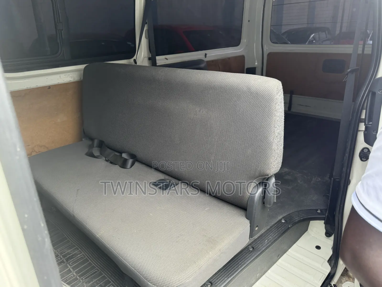 Toyota HiAce 2017 White