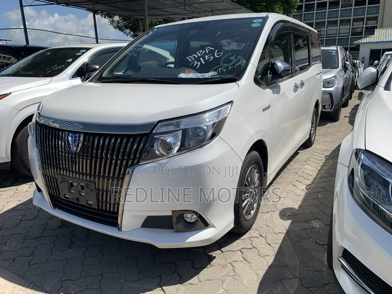 Toyota Esquire 1.8 FWD Hybrid (7 seater) 2017 White