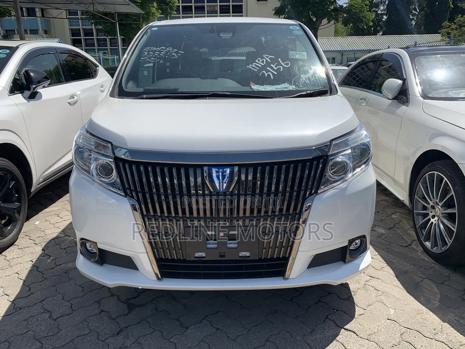 Toyota Esquire 1.8 FWD Hybrid (7 seater) 2017 White