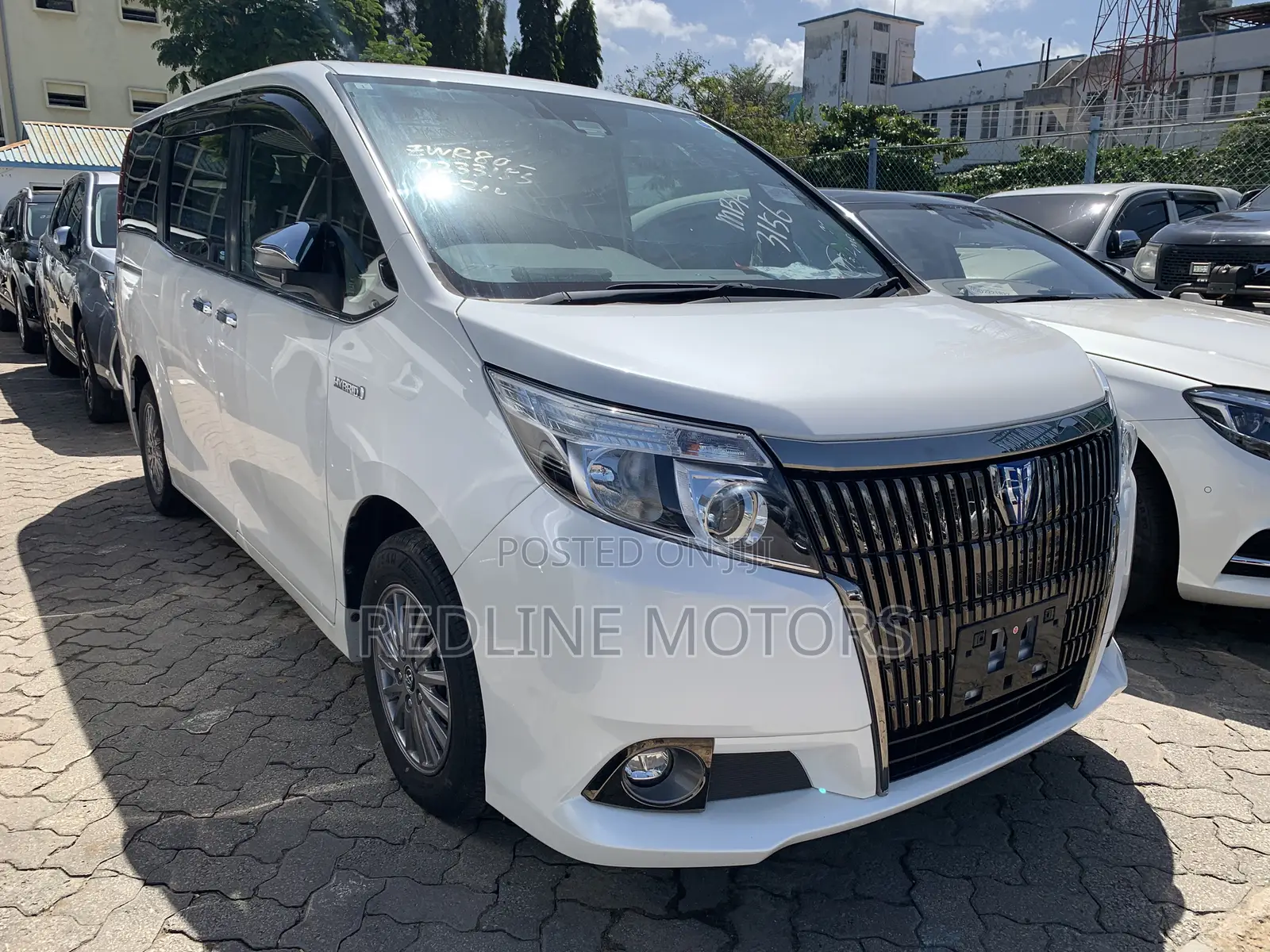 Toyota Esquire 1.8 FWD Hybrid (7 seater) 2017 White
