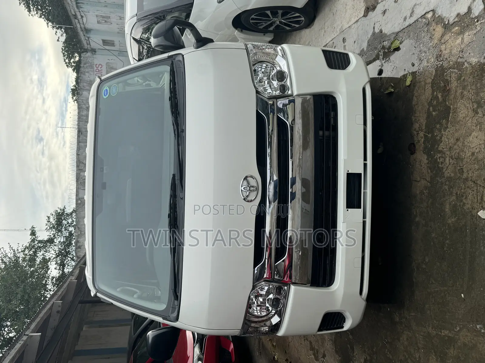 Toyota HiAce 2017 White