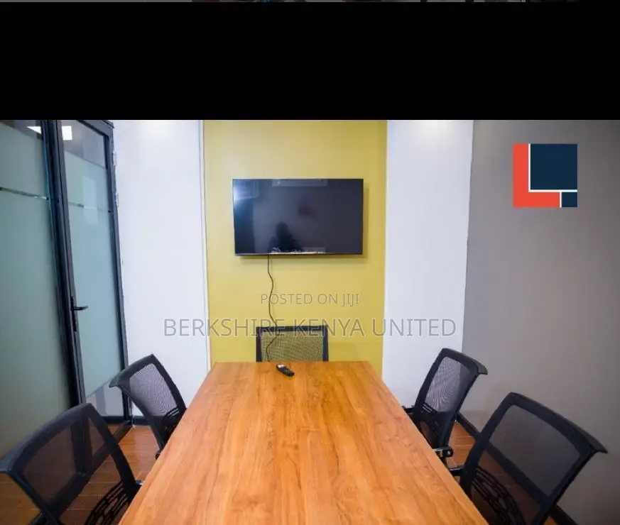 Clean and Subtle Offices With Best Furniture