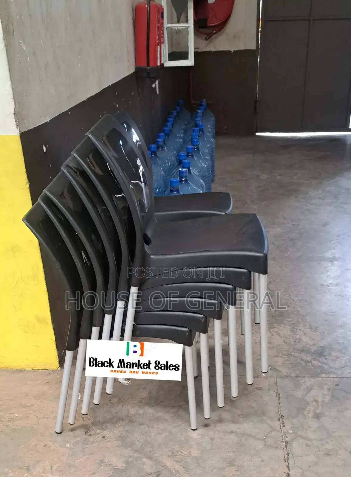 Strong and Comfortable Plastic Chair With Metal Legs