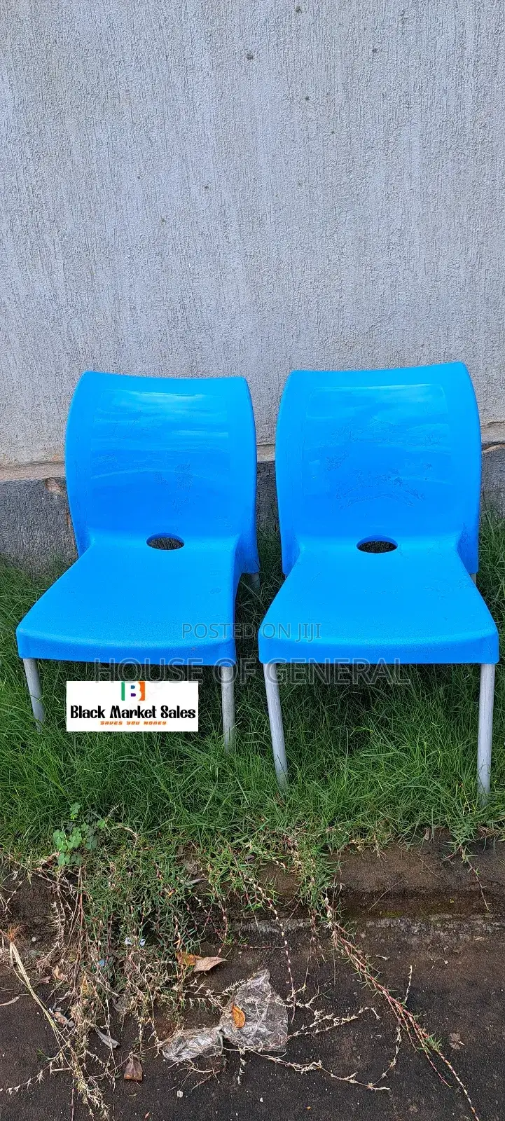 Strong and Comfortable Plastic Chair With Metal Legs