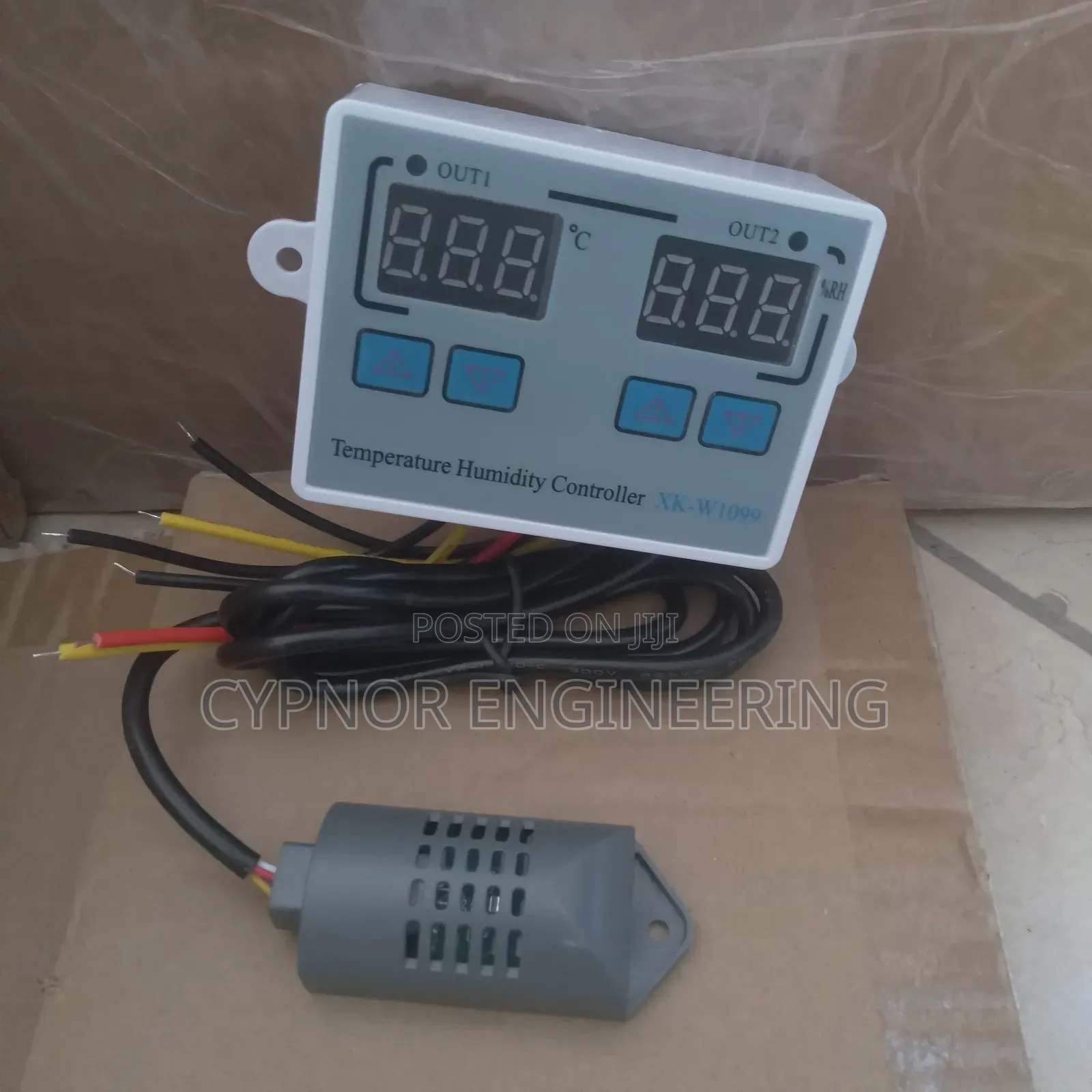 Store Thermostat and Hygrometer for Monitoring