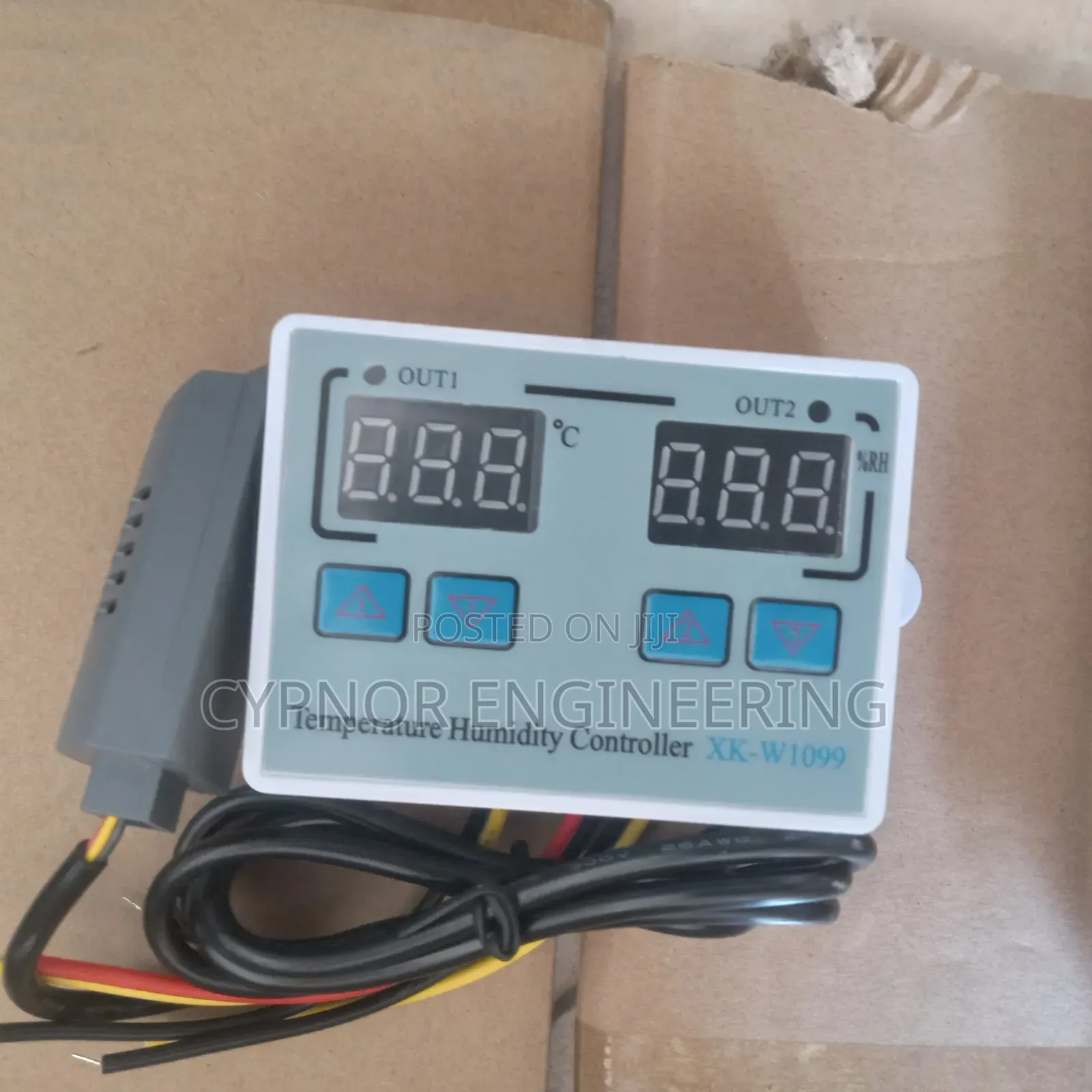 Room Thermostat With Intergrated Thermometer Device