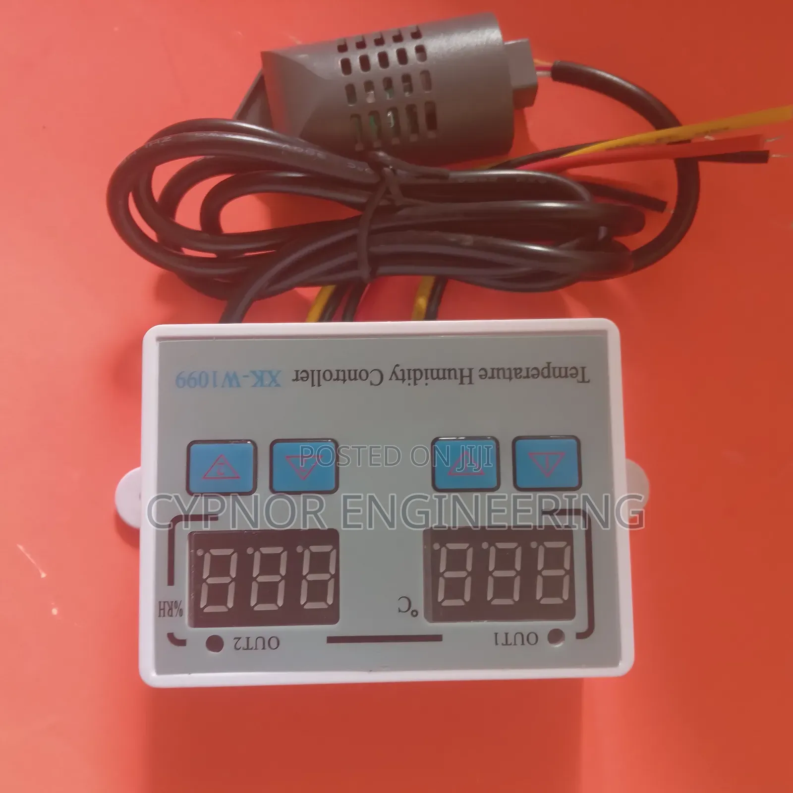 Container Thermostat With Hygrometer for Regulation
