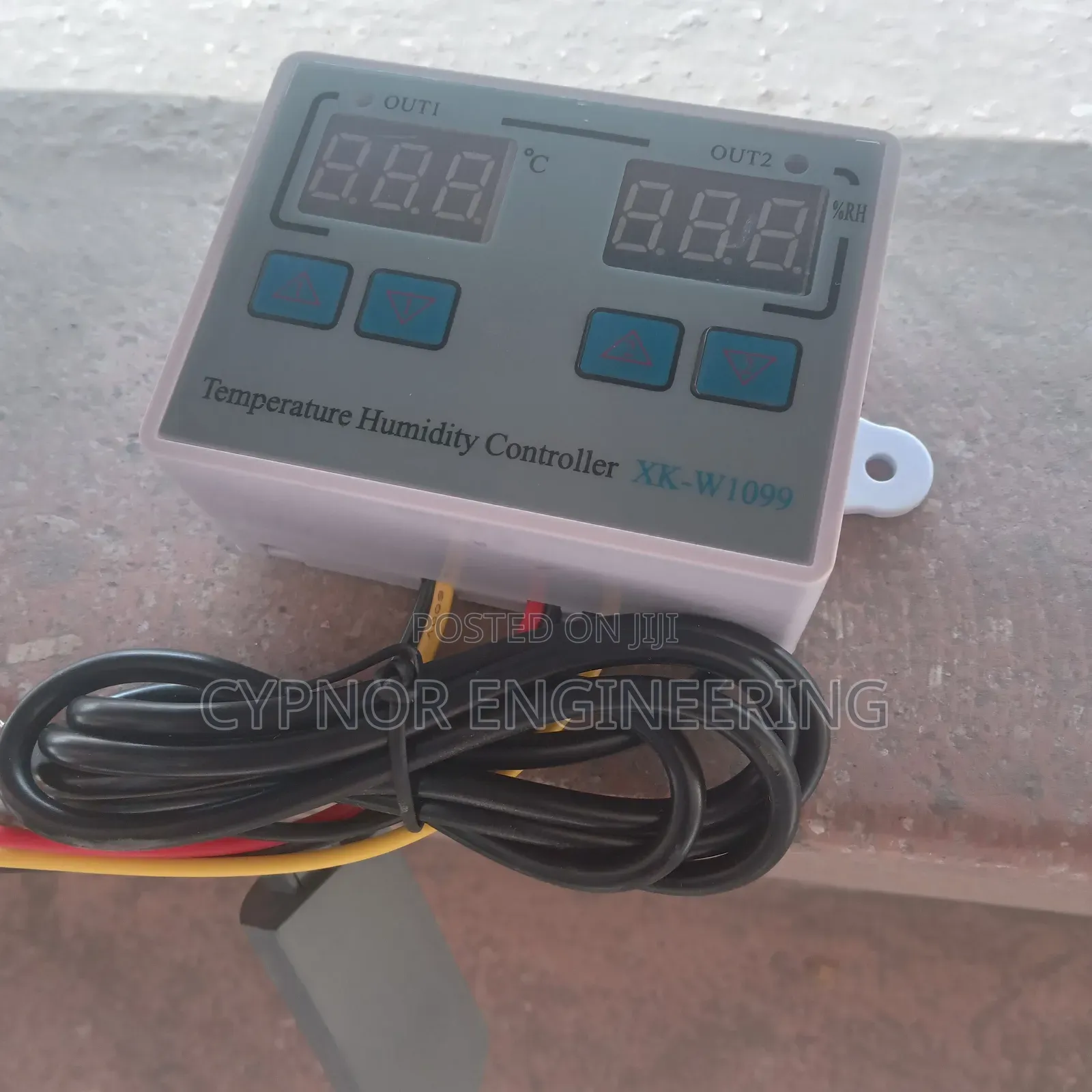 Room Thermostat With Built in Hygrometer