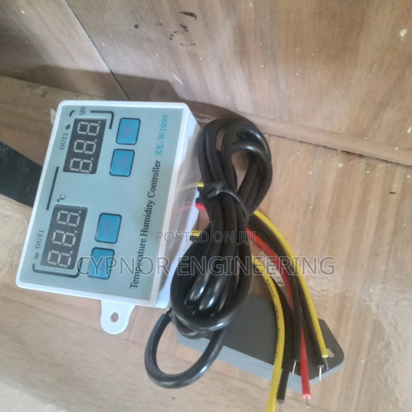 Incubator Thermostat and Hygrometer System