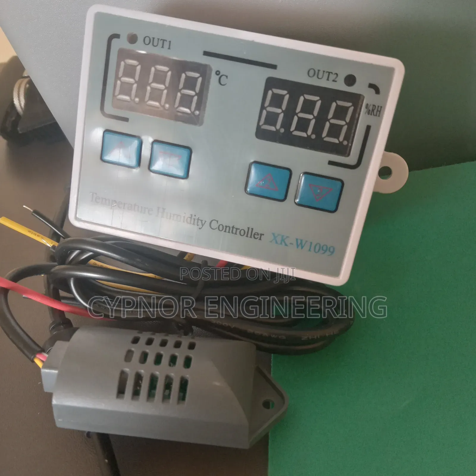Thermostat for Labs With Hygrometer Control