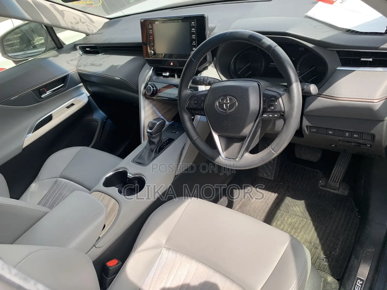 Toyota Harrier 2.0 2020 Silver