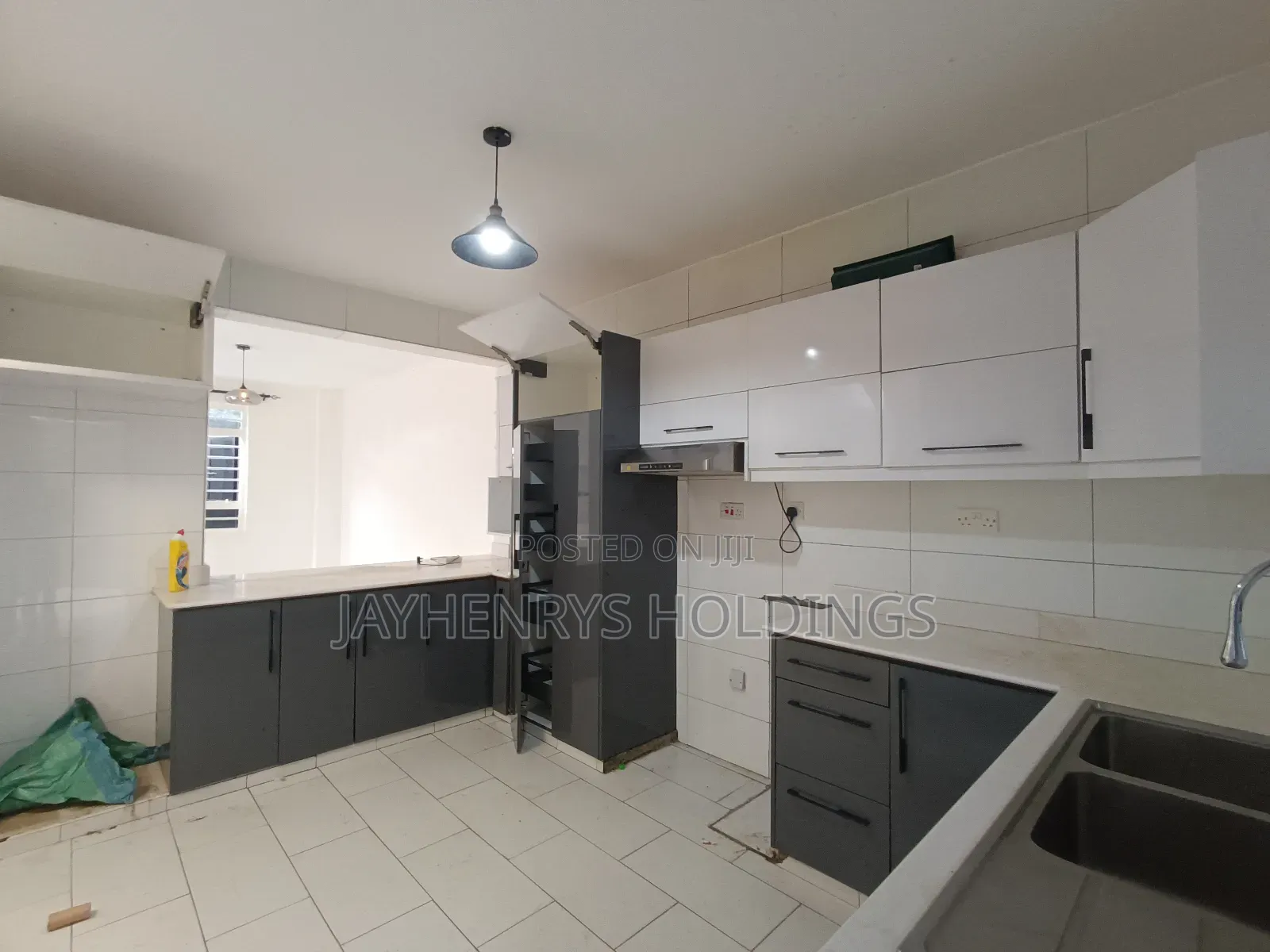 5bdrm Maisonette in Varsityville, Kamakis for rent