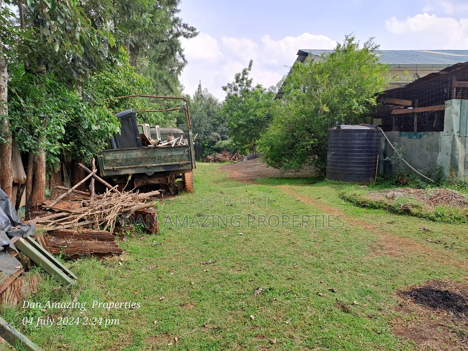 3.5 Acres Farmland With a Warehouse for Sale in Karen End