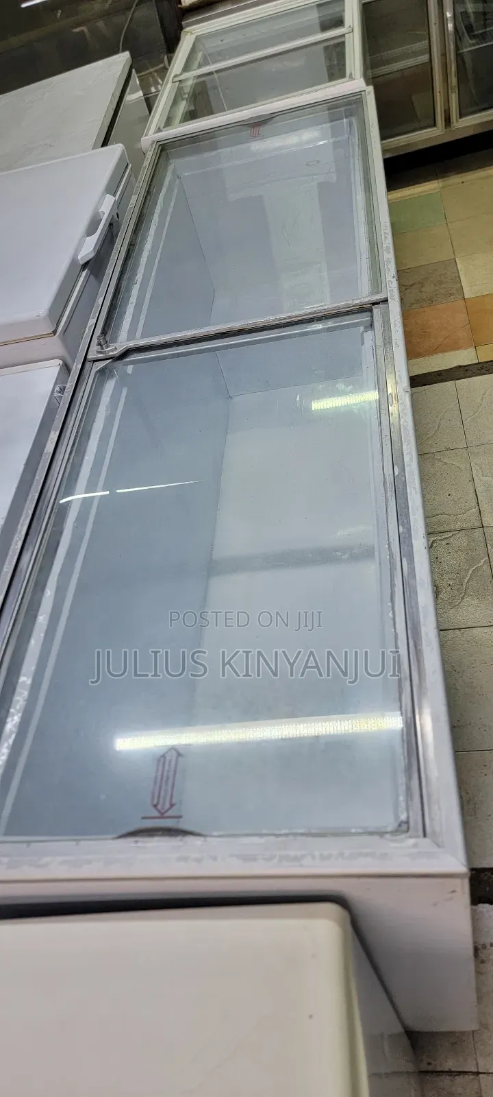 Display Freezer 700L