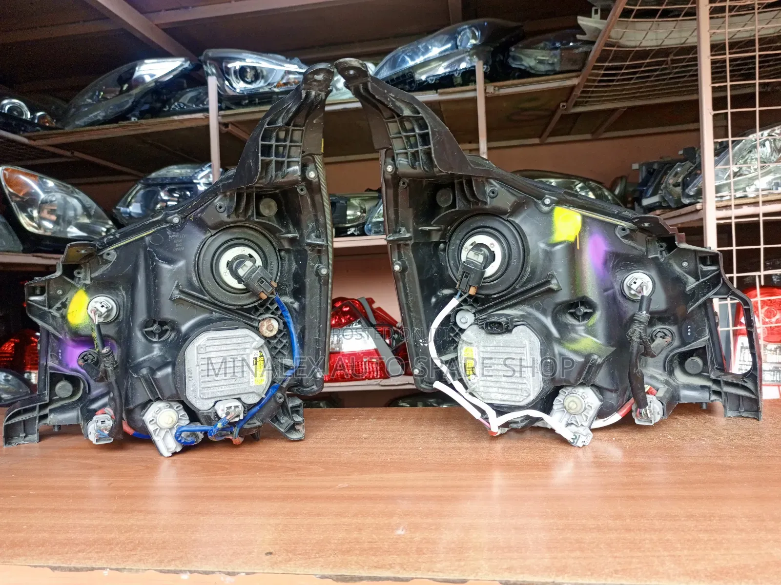 Toyota Noah 2012 Zenon Headlights Shinny Reflector