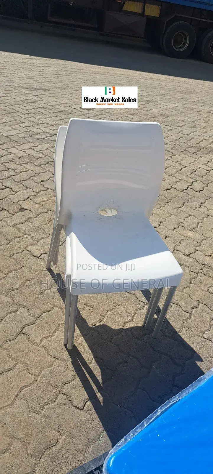 Strong Armless Plastic Chair With Metal Tubing Legs