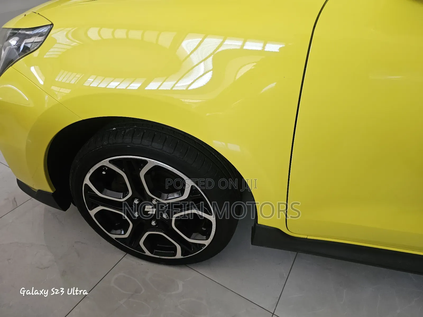 Suzuki Swift 2018 Yellow