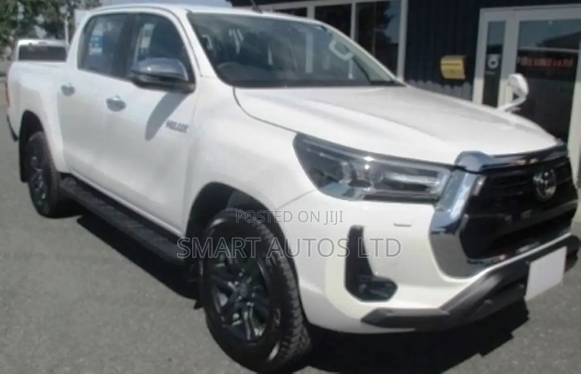 New Toyota Hilux 2022 White