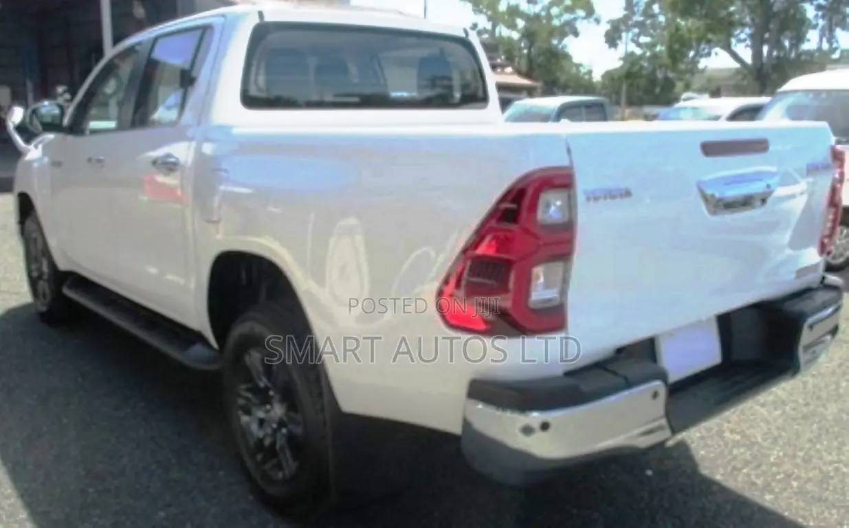 New Toyota Hilux 2022 White