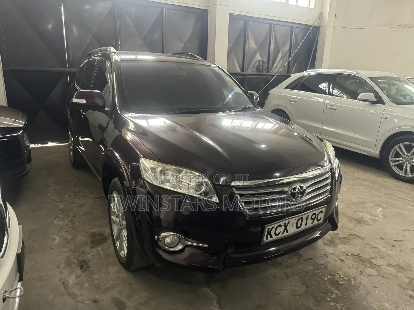 Toyota Vanguard 2012 Purple