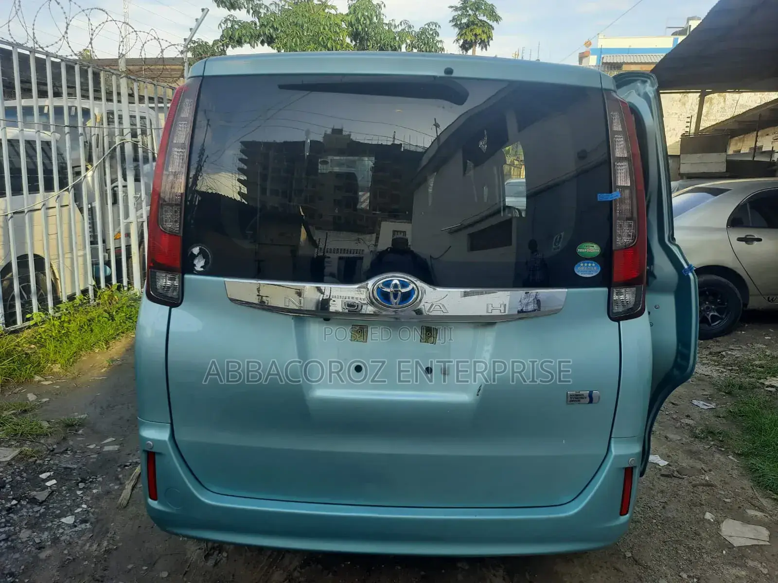 Toyota Noah 2.0 AWD (8 Seater) 2017 Teal