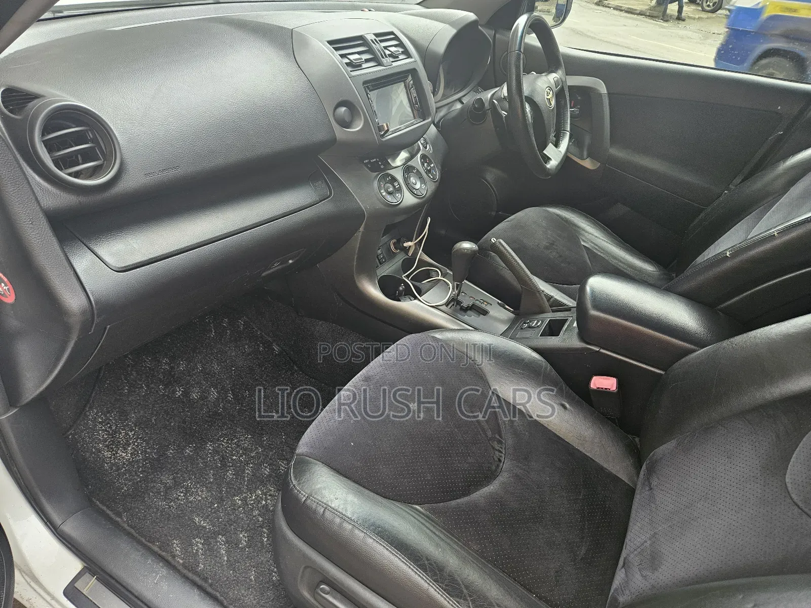 Toyota Vanguard 2011 White