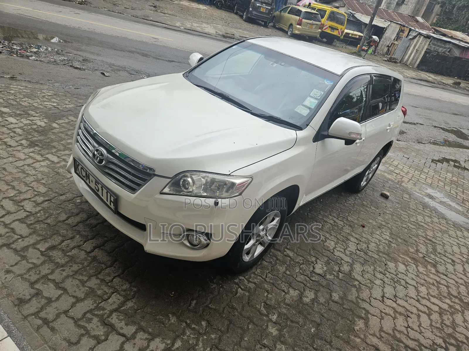 Toyota Vanguard 2011 White