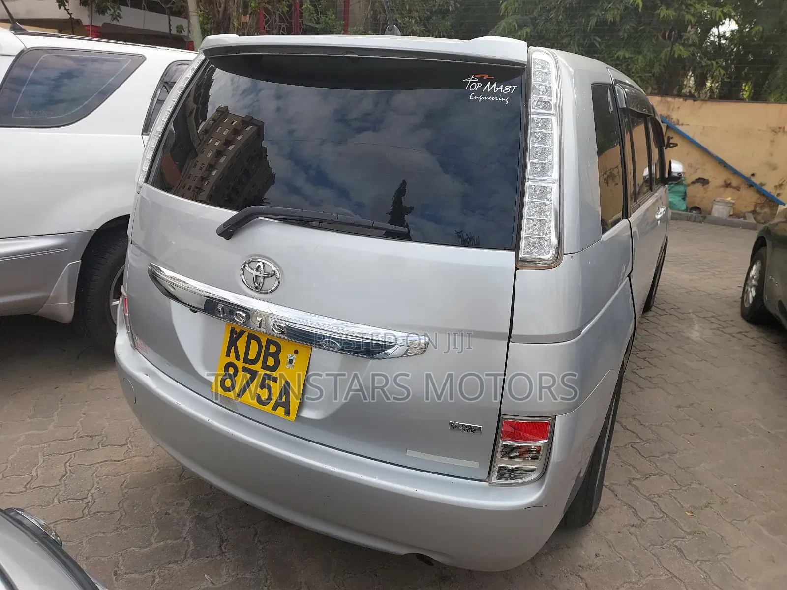 Toyota ISIS 1.8 G 2WD 2015 Blue