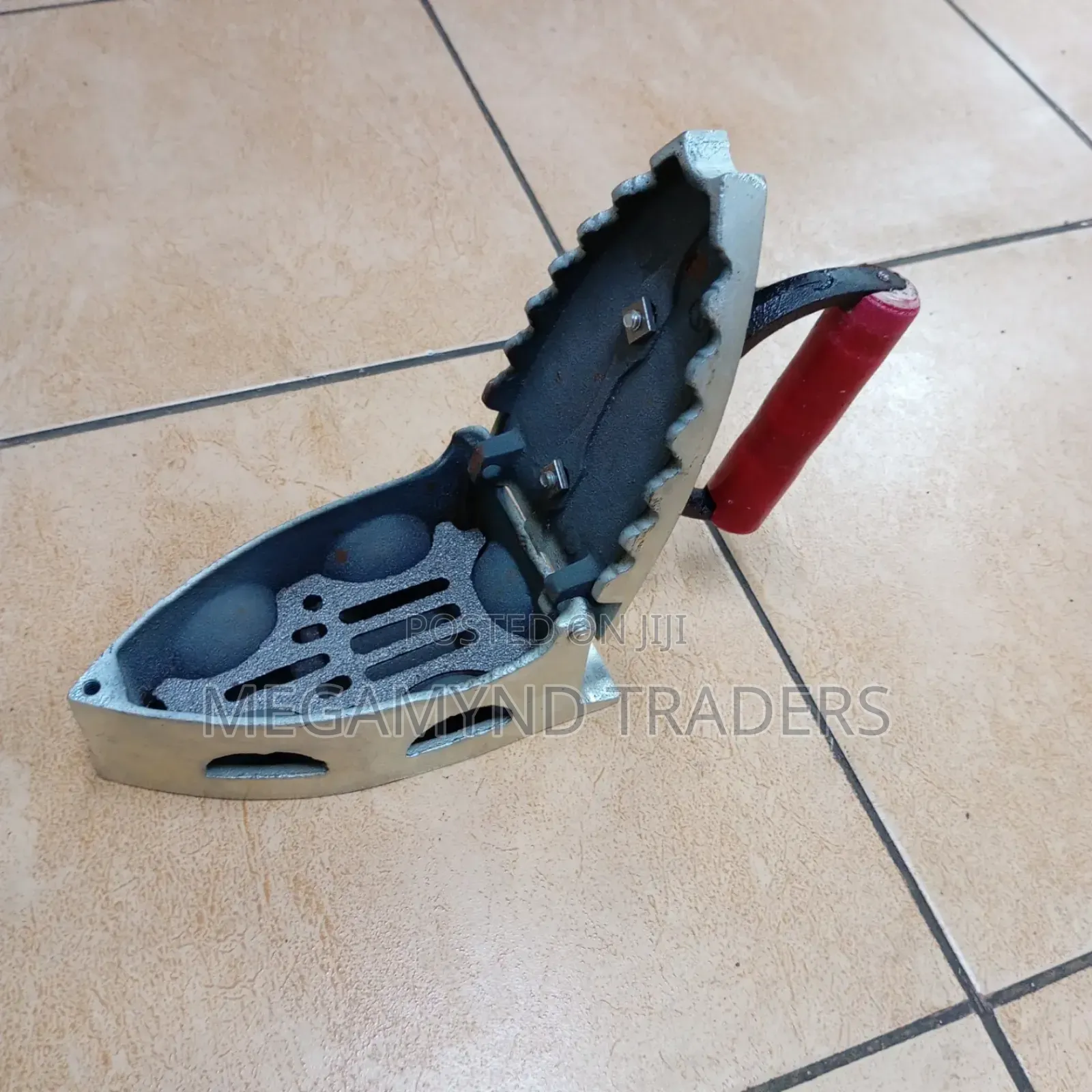 Iron Box for Charcoal/Imported Dry Ironing Box